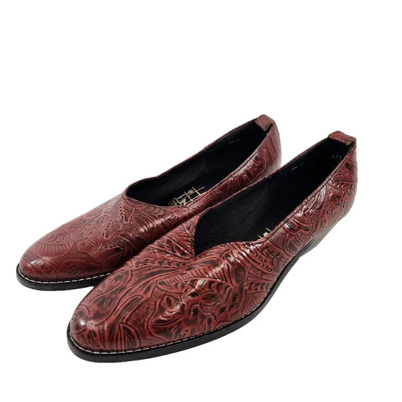 Tic-Tac-Toes Red Tooled Leather Shoe Women's US Size 8.5 Pump Low Heel - Picture 1 of 12